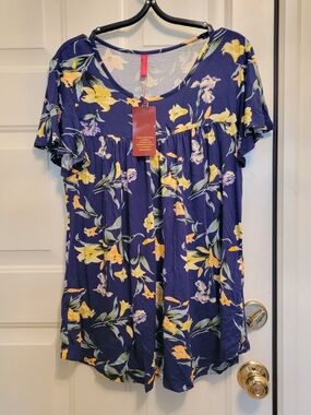 Women's Navy Floral Flutter Sleeve Tunic - Yellow Flower Print